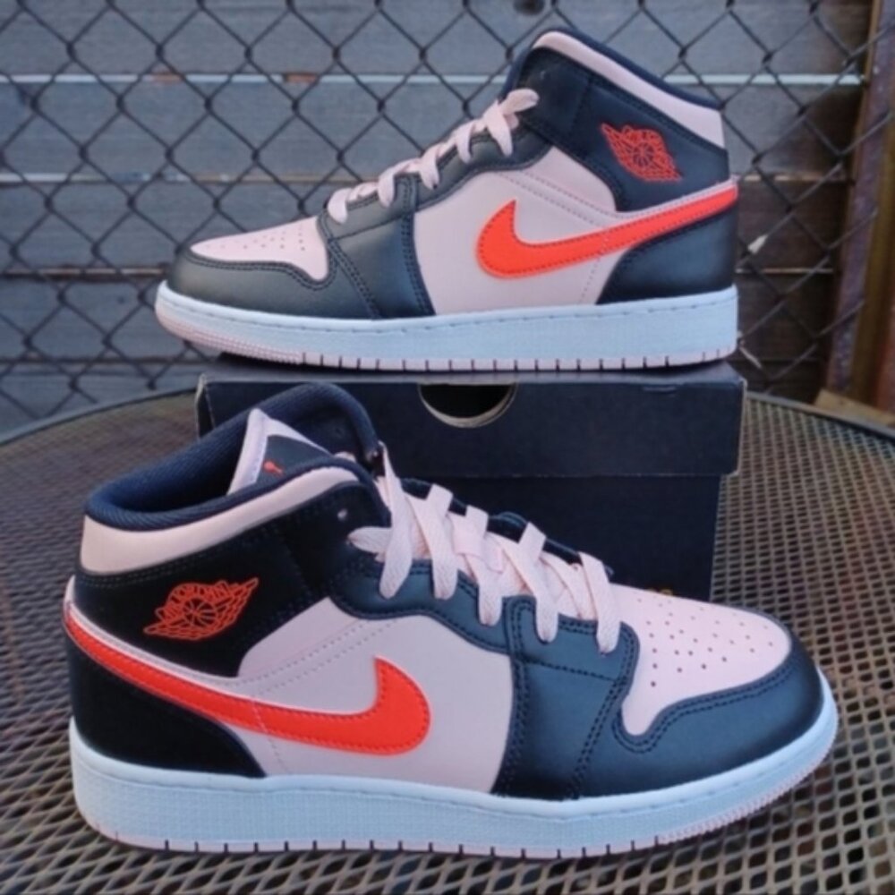 Nike Air Jordan 1 Mid Atmosphere Pink Crimson Size 6.5 Youth / Women's 8 Shoes